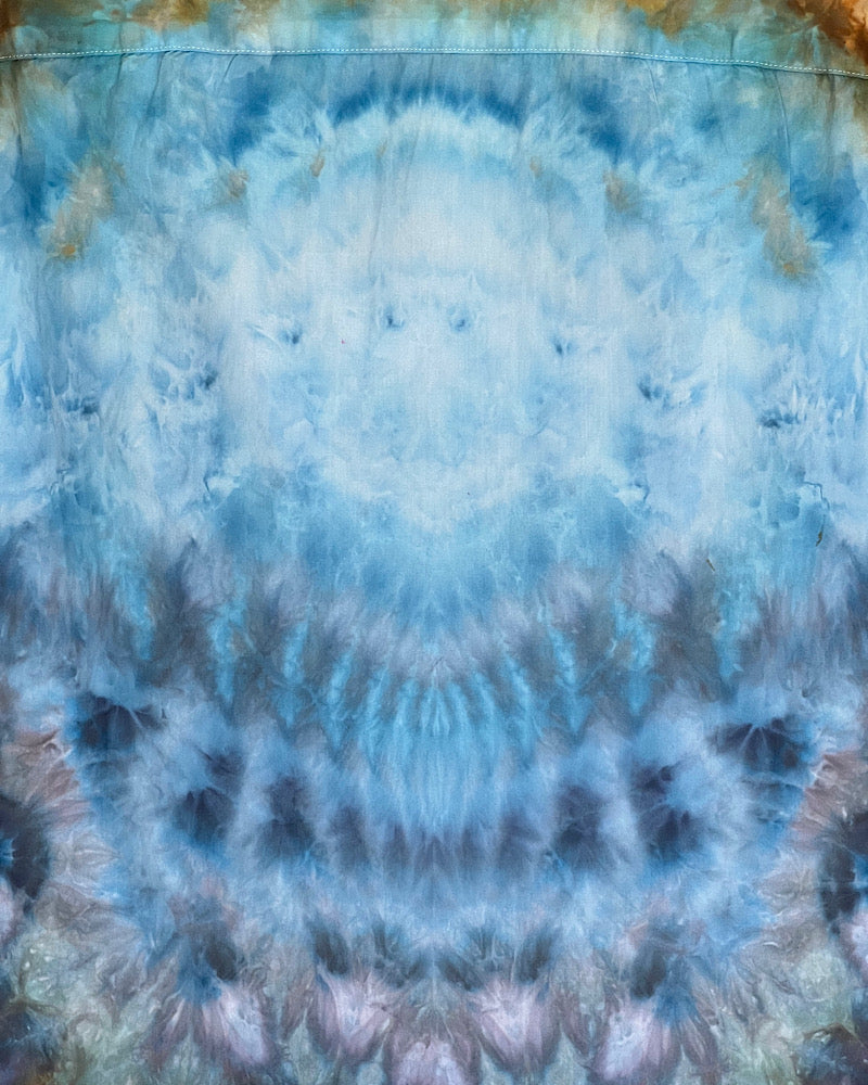 ice dye shirt size large button down detail blue